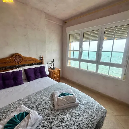 Homely Naufragos